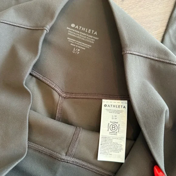 NWT Athleta Salutation Flare Leggings - Picture 4 of 6